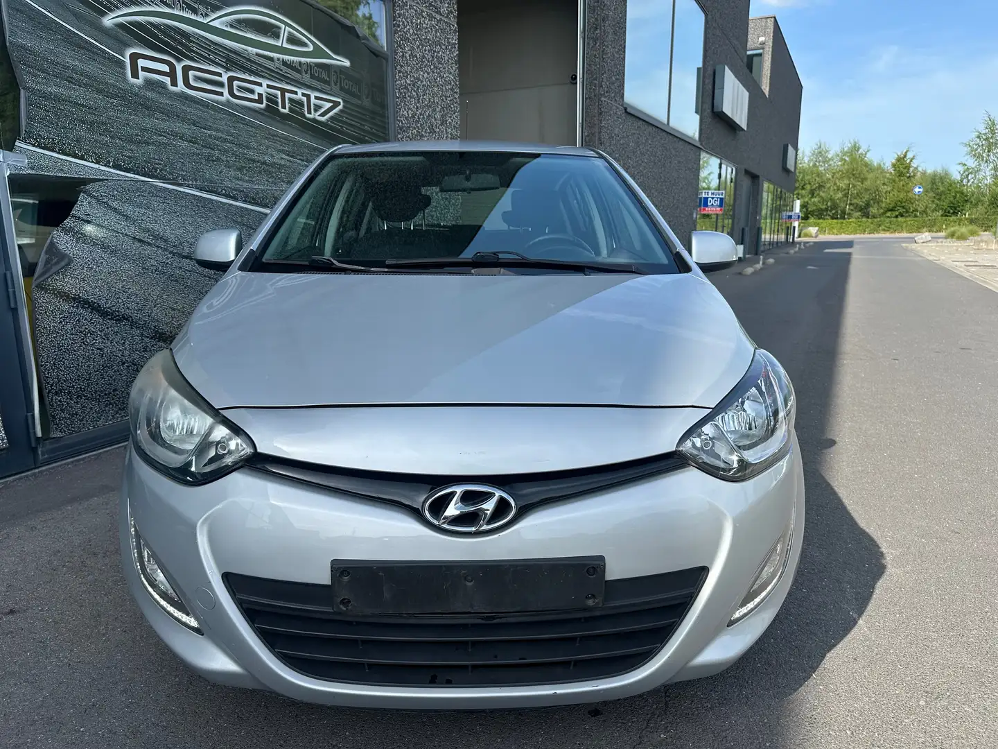 Hyundai i20 1.2i Go! Top condition AIRCO 107000km Zilver - 2