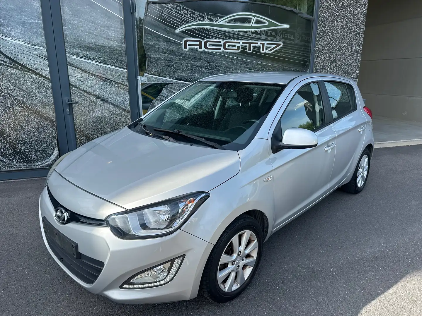 Hyundai i20 1.2i Go! Top condition AIRCO 107000km Zilver - 1