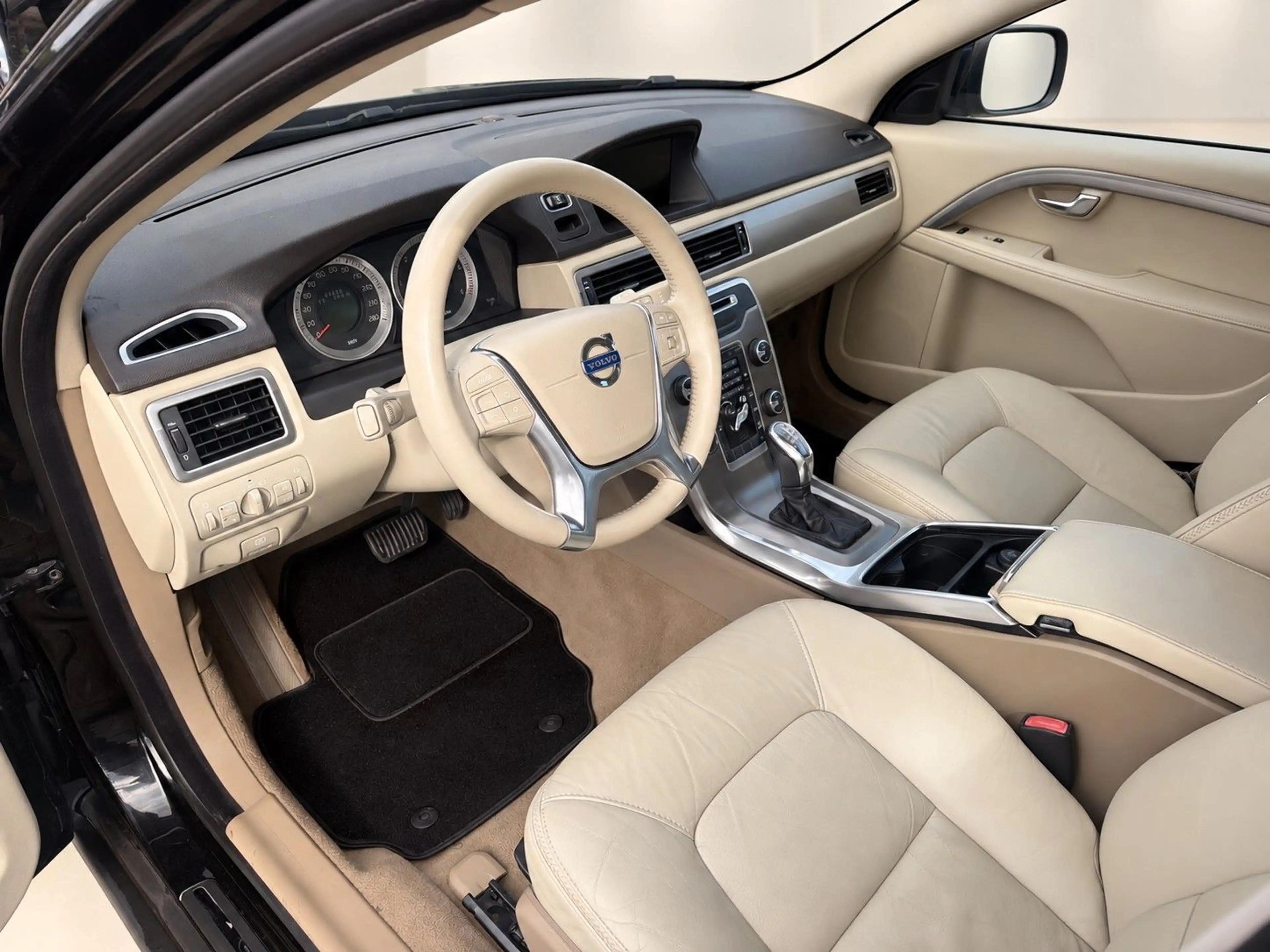 Volvo XC70 D5 Momentum AWD/Automatik/Leder/Navi/Xenon — photo 6