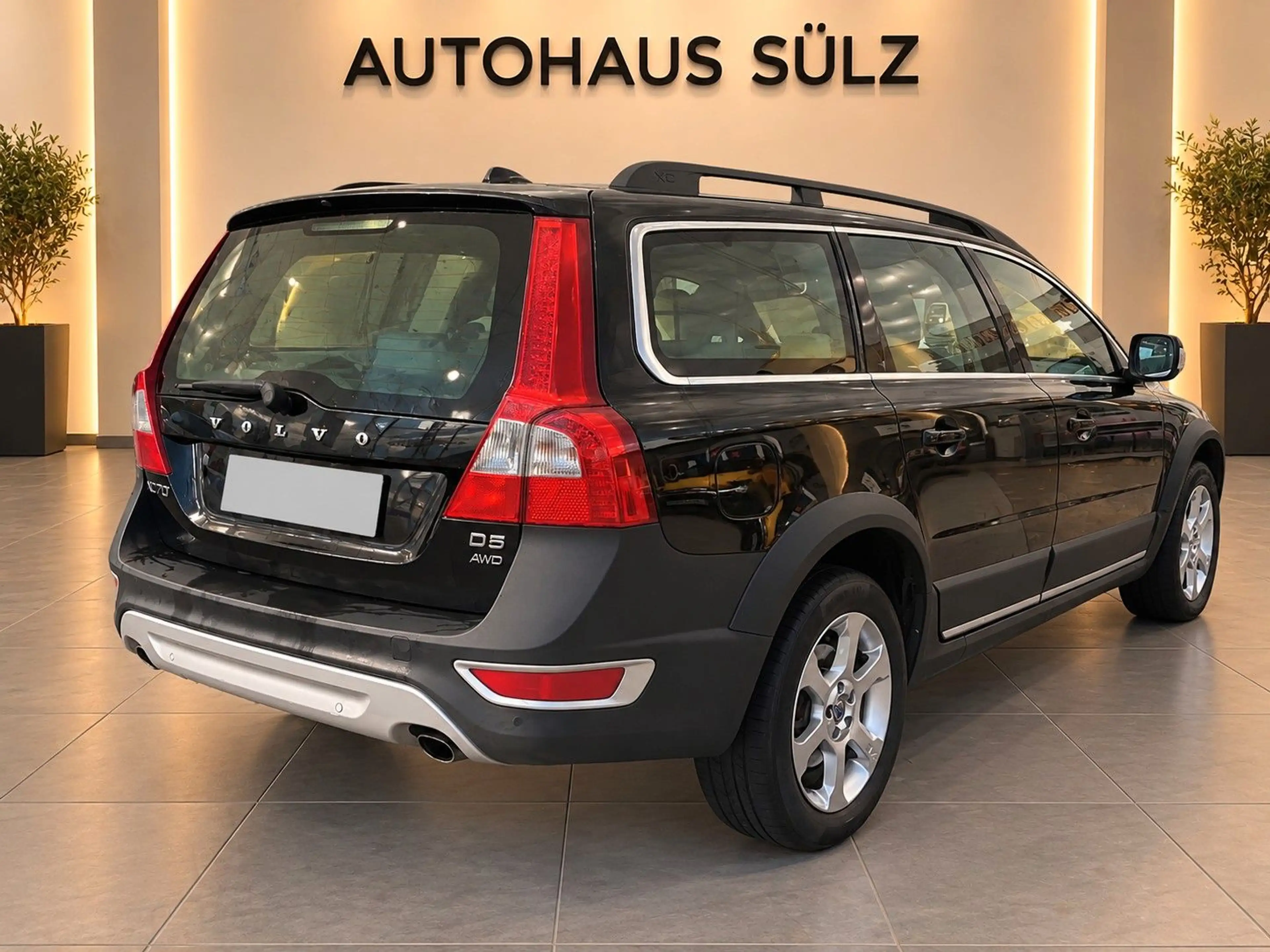 Volvo XC70 D5 Momentum AWD/Automatik/Leder/Navi/Xenon — photo 3