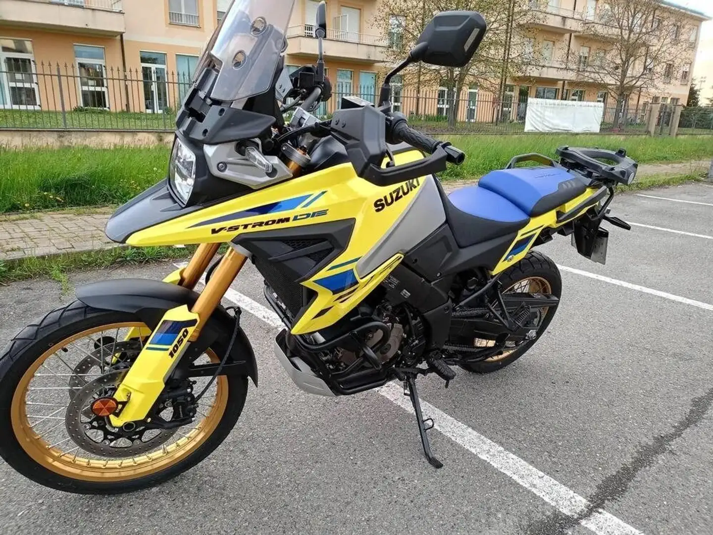 Suzuki V-Strom 1050DE Żółty - 1