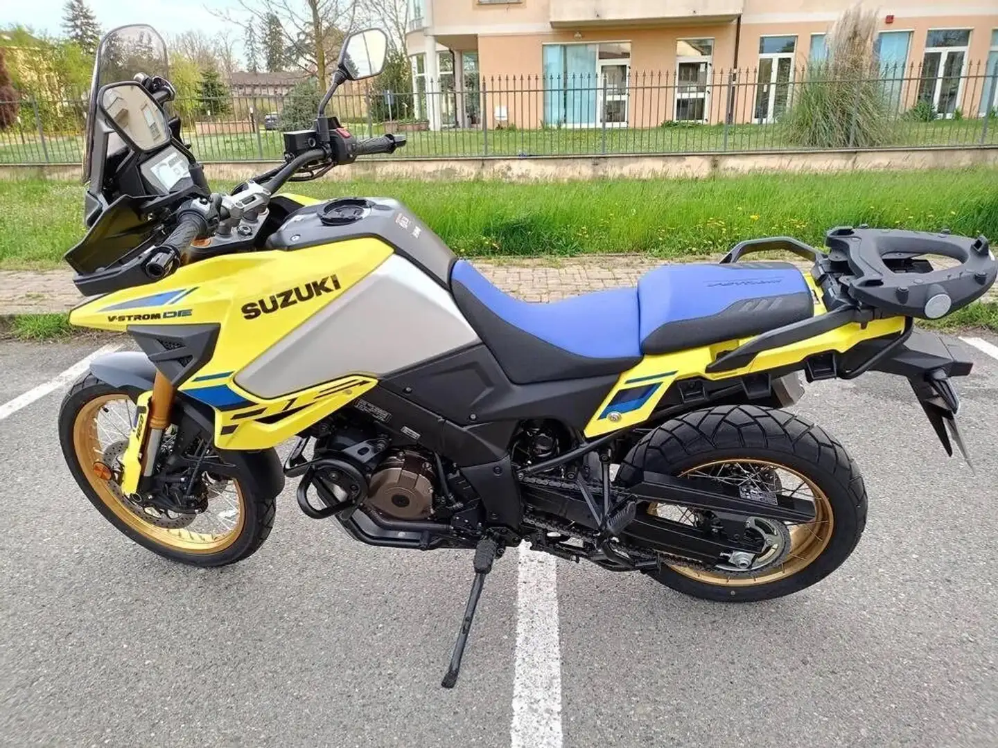Suzuki V-Strom 1050DE Żółty - 2