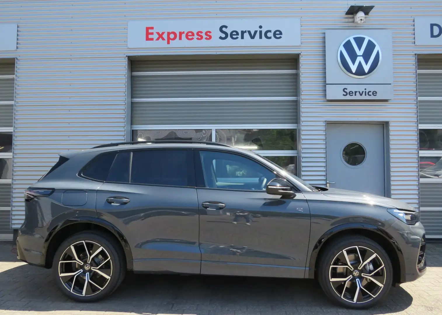 Volkswagen Tiguan 1.5 TSI DSG R-Line R-Line/eHybrid/Navi/Kamera/Pano Grigio - 1