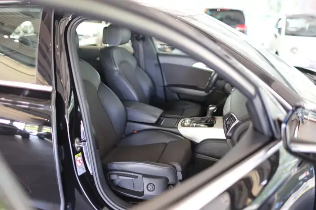 Audi A6 Avant view 12