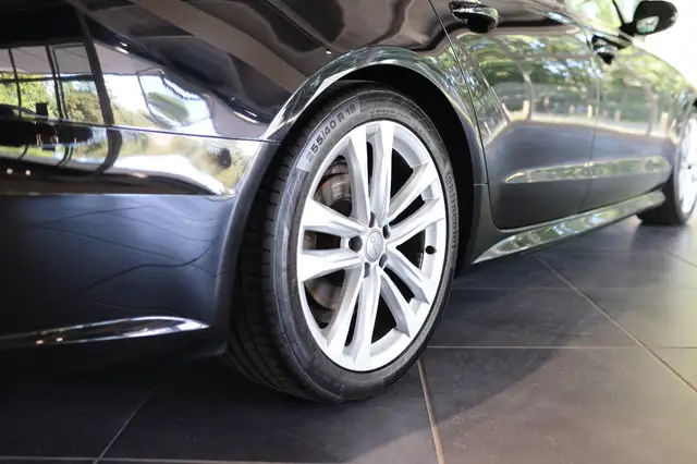 Audi A6 Avant view 7