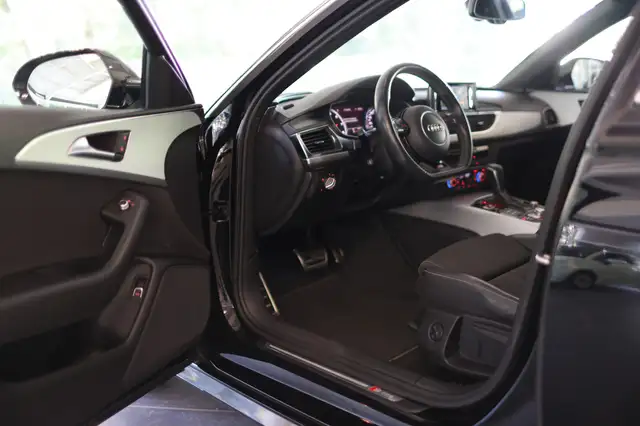 Audi A6 Avant view 9