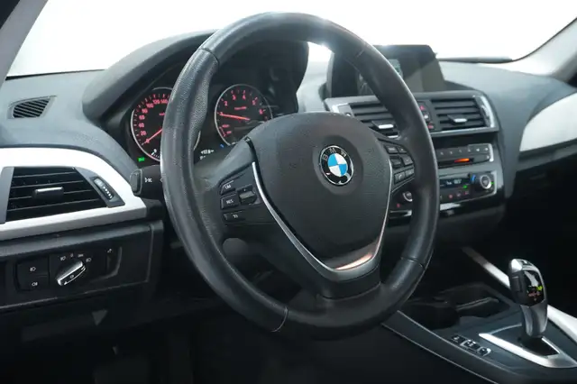 BMW 1 Series view 19