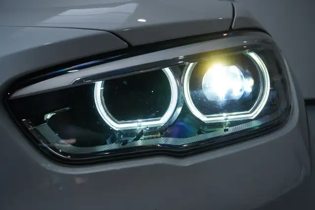 BMW 1 Series view 10