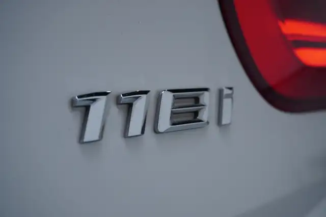 BMW 1 Series view 14