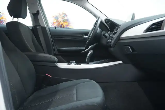 BMW 1 Series view 25
