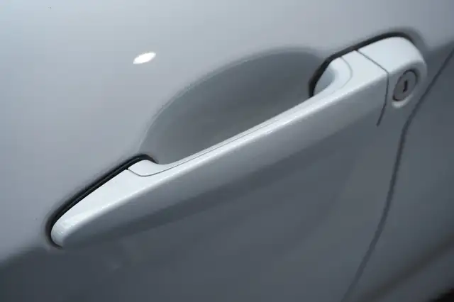 BMW 1 Series view 16