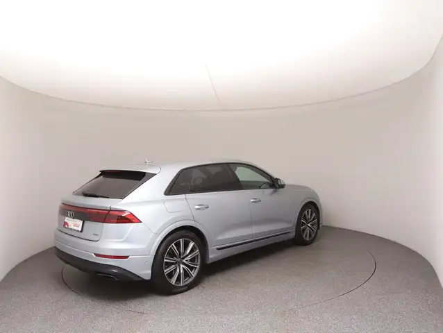 Audi Q8 view 4