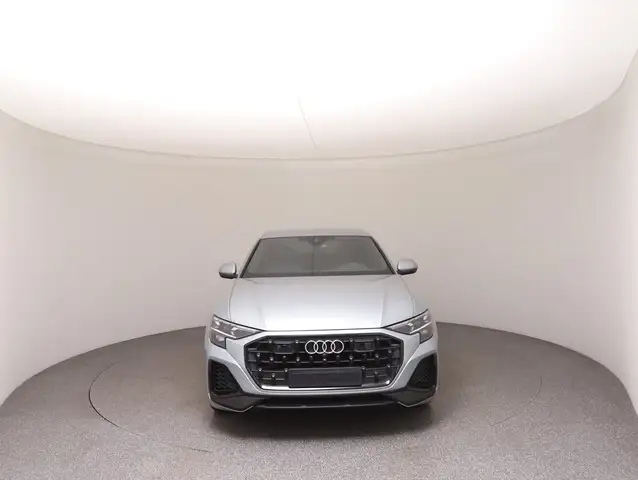 Audi Q8 view 3