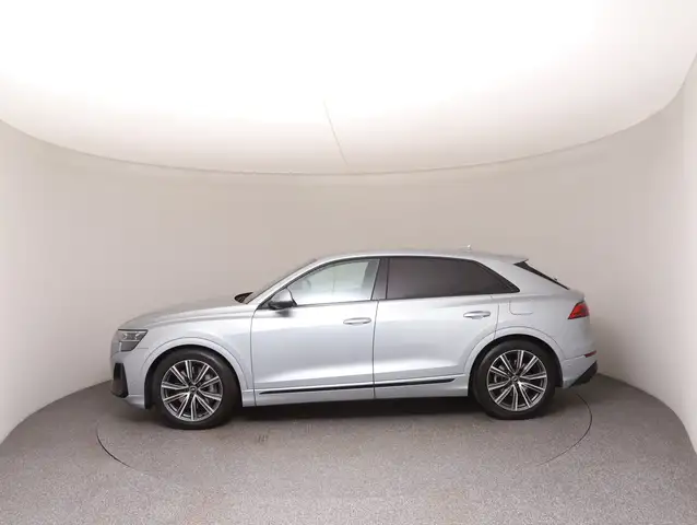 Audi Q8 view 8