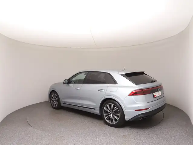 Audi Q8 view 5