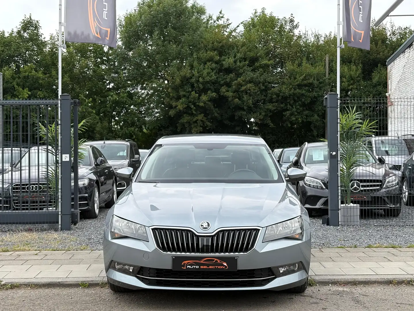 Skoda Superb 1.6 CR TDi-CUIR-NAVI-CAMERA-EURO6-CRUISE-PDC Grijs - 2