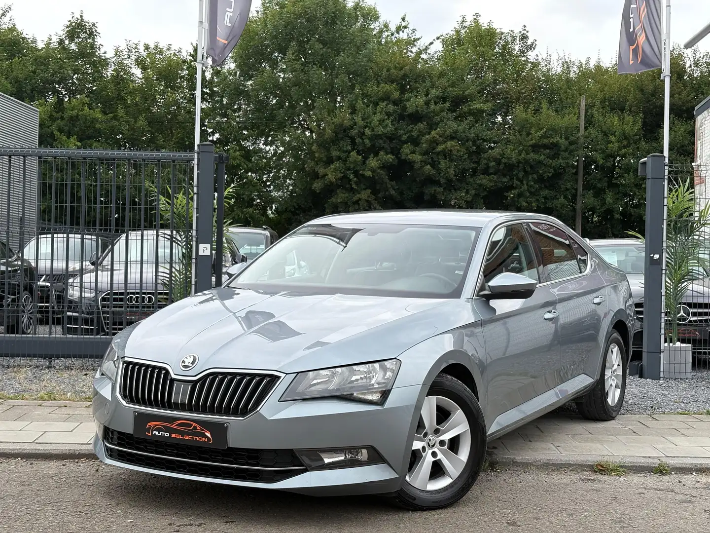 Skoda Superb 1.6 CR TDi-CUIR-NAVI-CAMERA-EURO6-CRUISE-PDC Grijs - 1