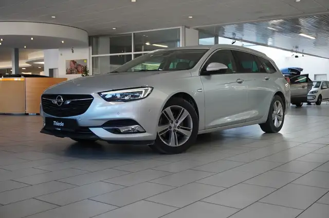 Opel Insignia view 3