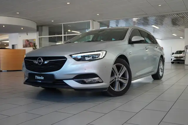 Opel Insignia view 4