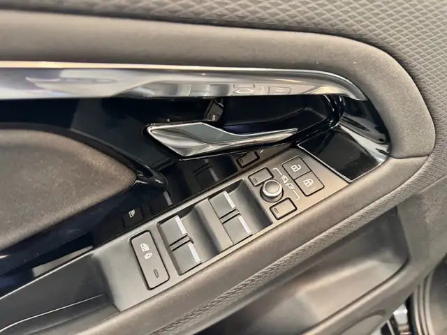Land Rover Range Rover Evoque view 11