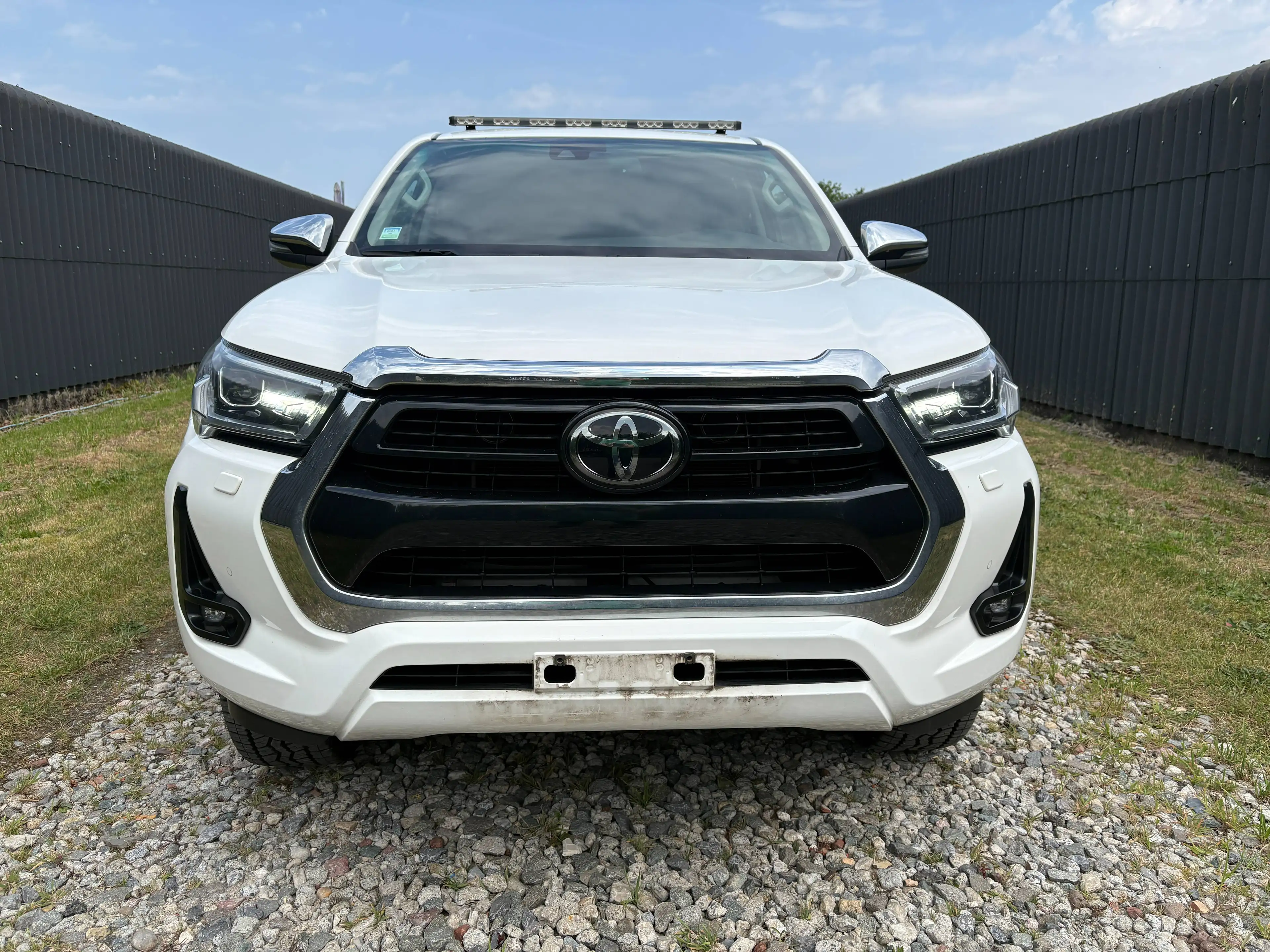 Toyota Hilux 2.4 D-4D 4WD * GPS+CAMERA * HARD-TOP * 27.500 EUR + TVA — photo 2
