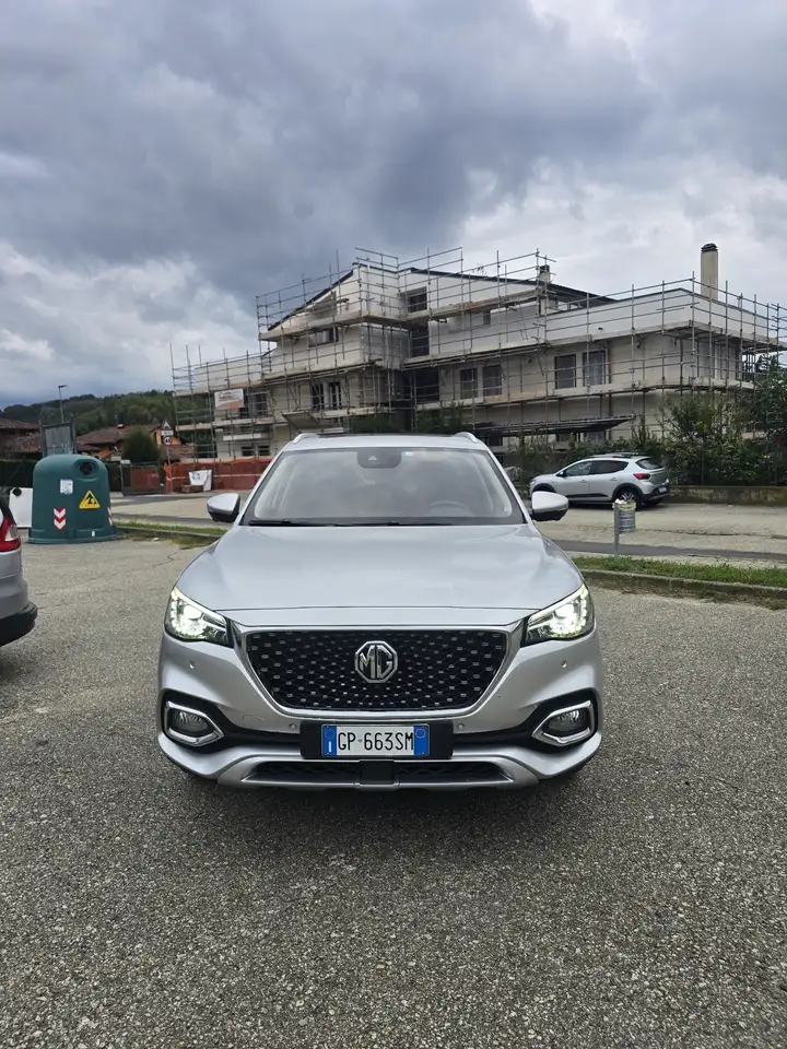 MG HS