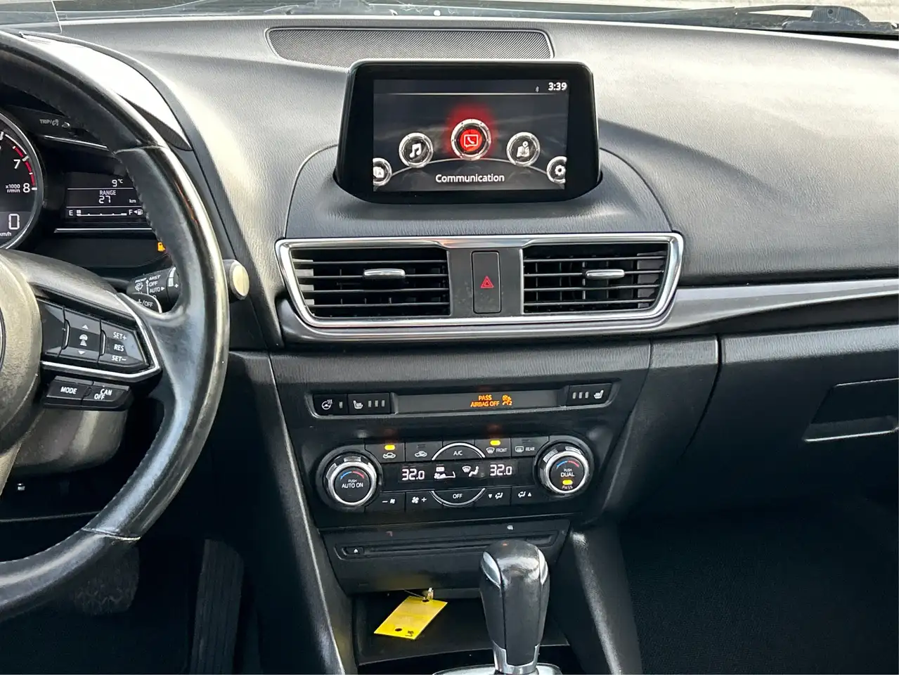 Mazda 3 снимка Mazda 3