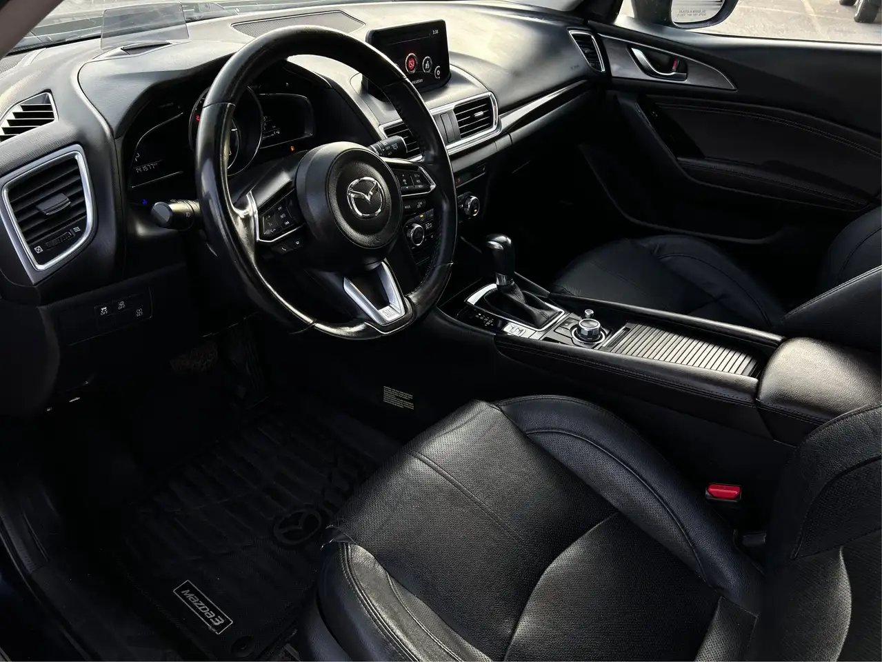 Mazda 3 снимка Mazda 3