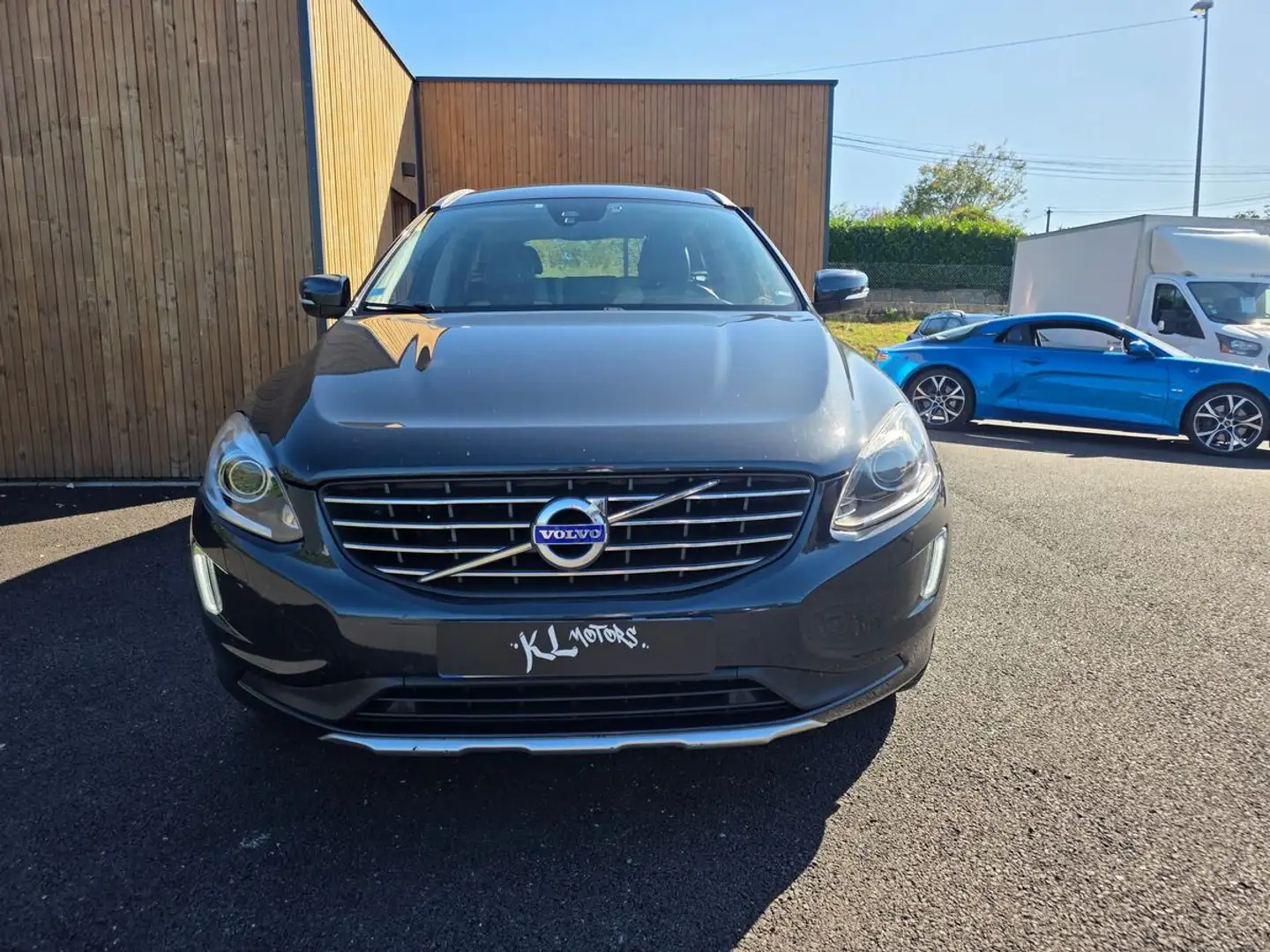 Volvo XC60 2.4L 180CH D4 SUMMUM AWD 4X4 Noir - 2