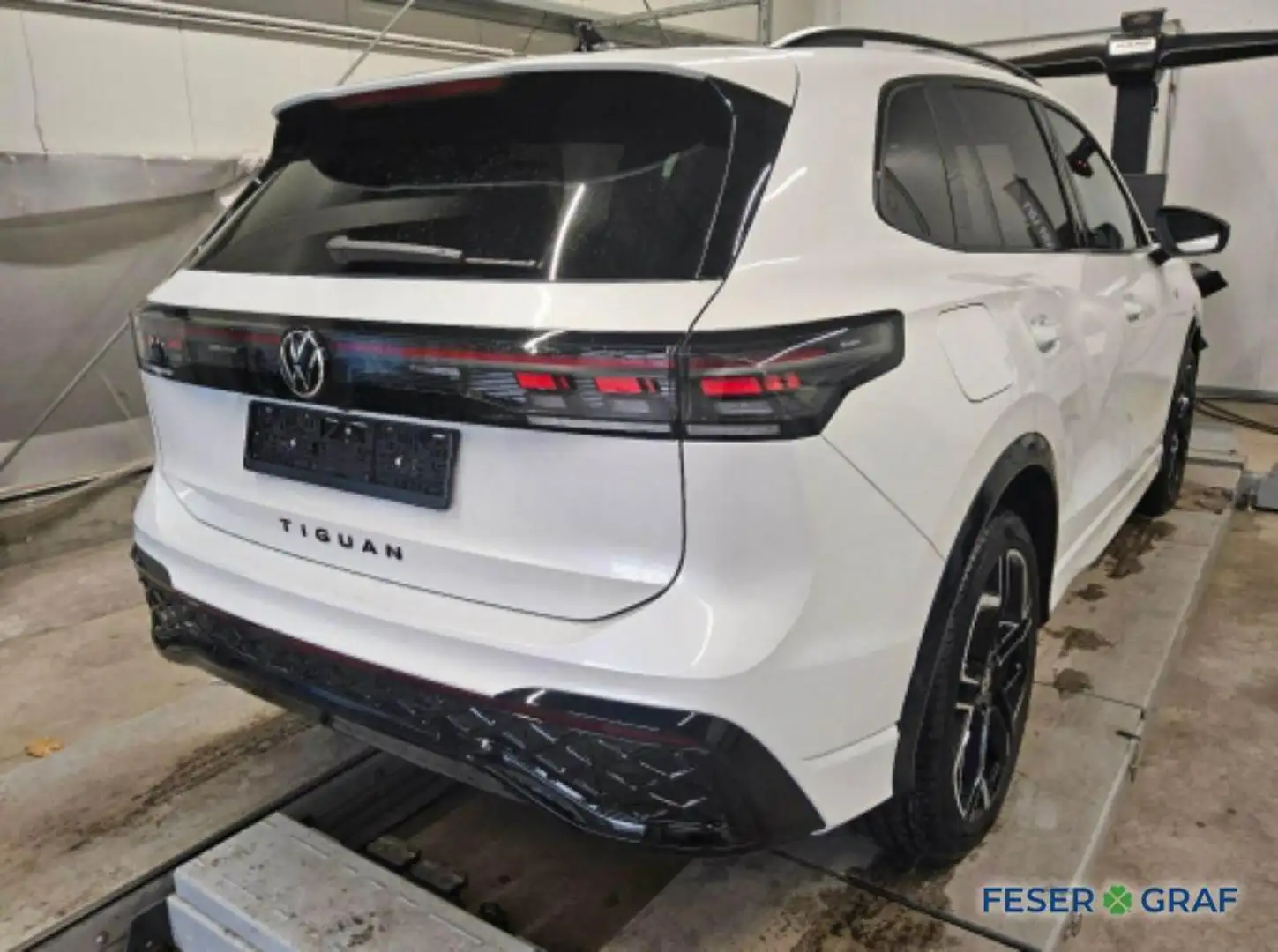 Volkswagen Tiguan R-Line 2,0 l TDI DSG/LED/Area View/Sitz.-Lenkradhz Weiß - 2