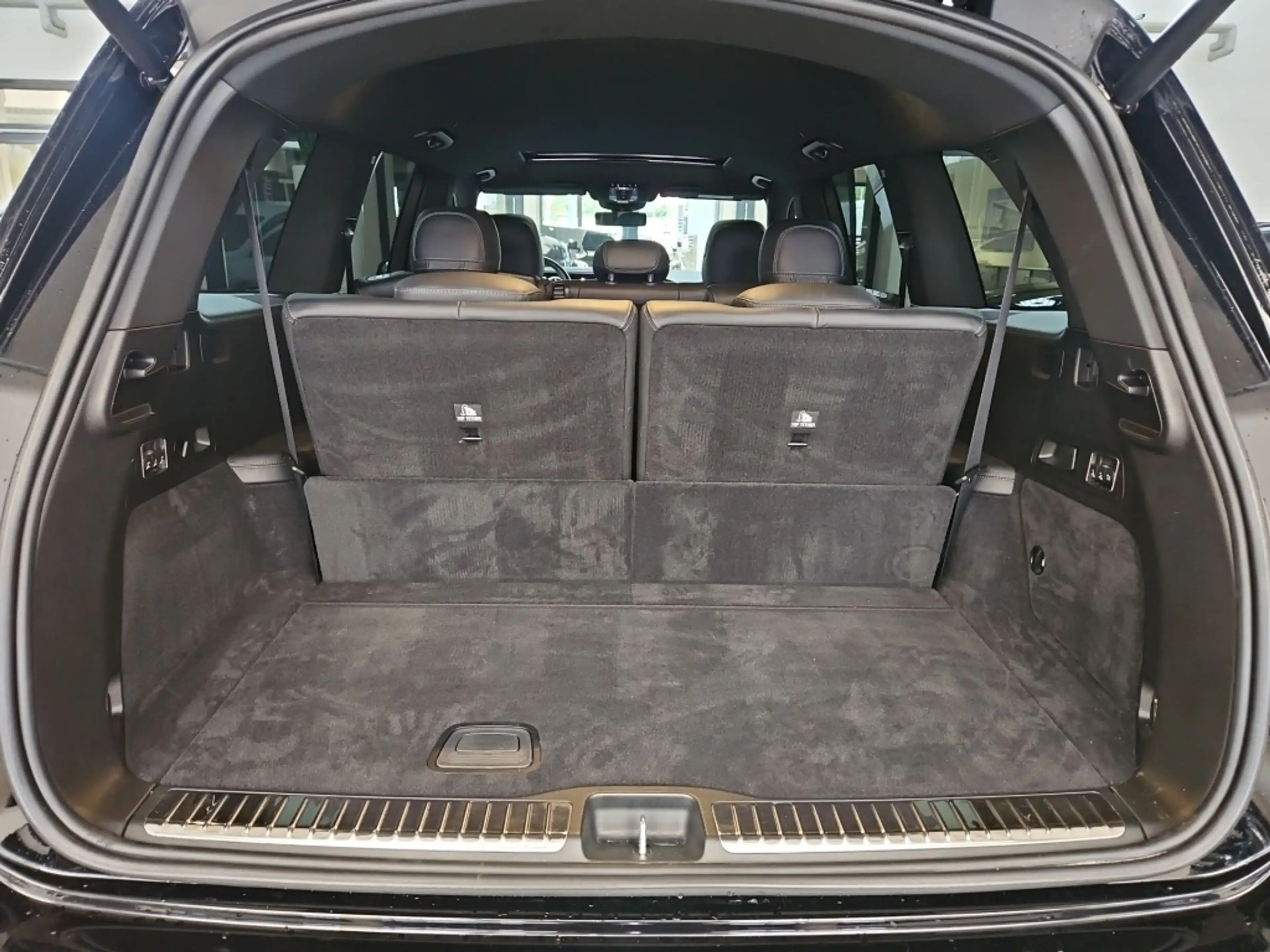 Mercedes-Benz GLS 63 AMG 4M+ Standhzg. 360° AHK Massage — photo 12