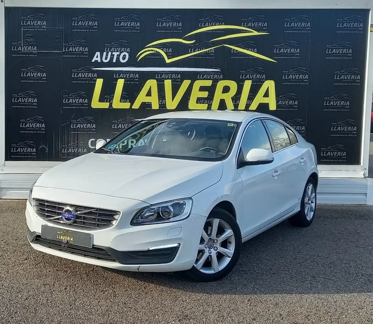 Volvo V60 D3 Momentum Aut. 150 Weiß - 2
