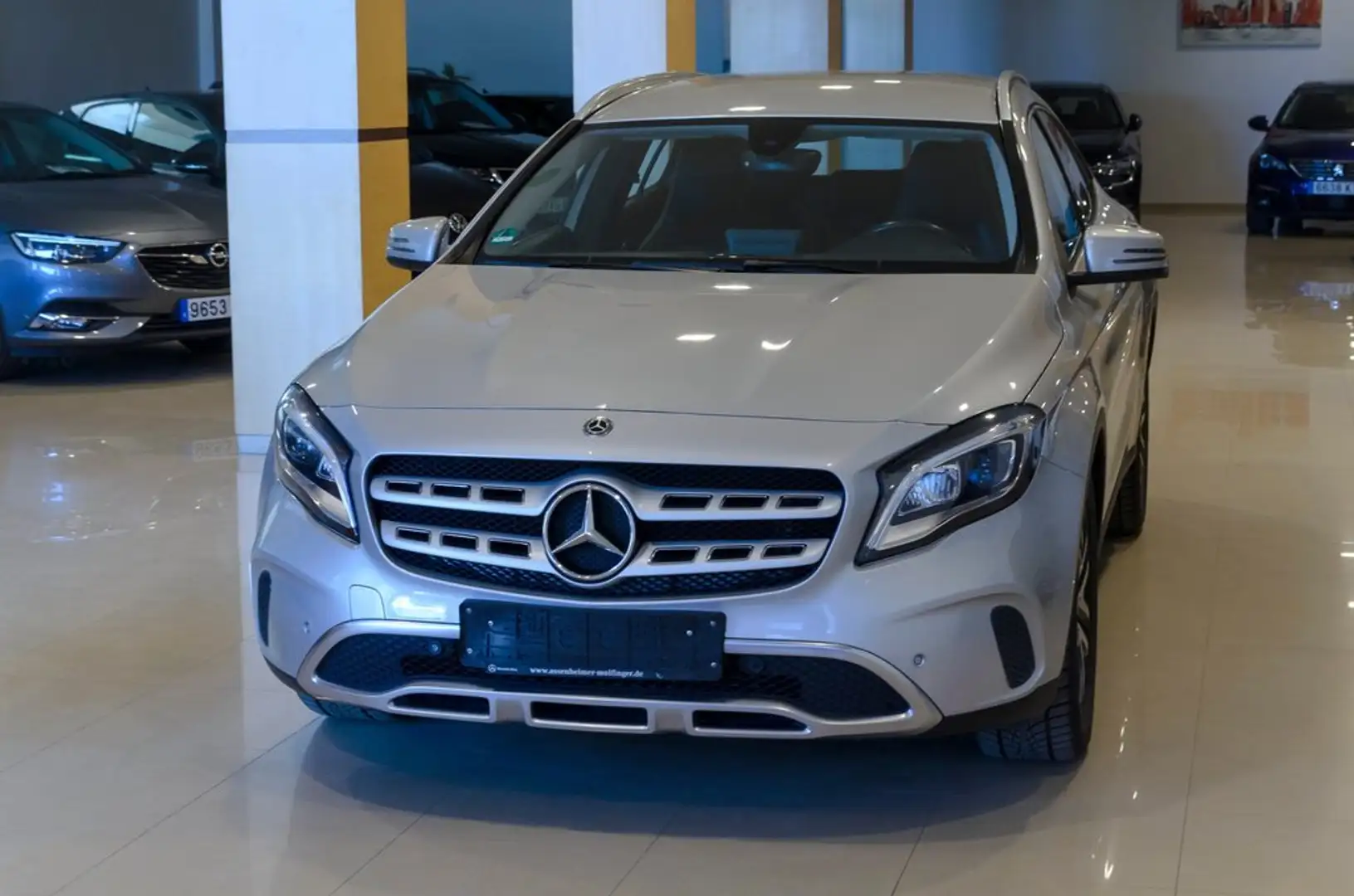 Mercedes-Benz GLA 200 200d Urban 7G-DCT Gris - 2