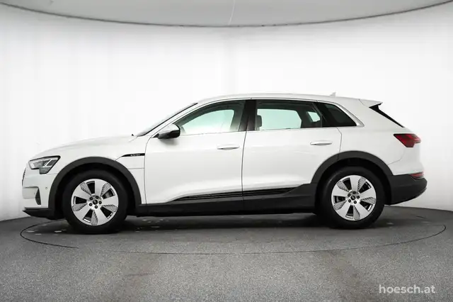 Audi E-Tron view 3