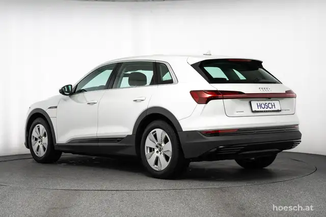 Audi E-Tron view 4