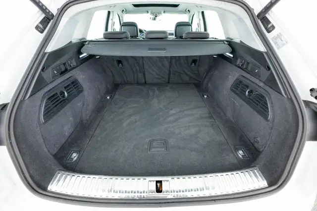 Audi E-Tron view 8