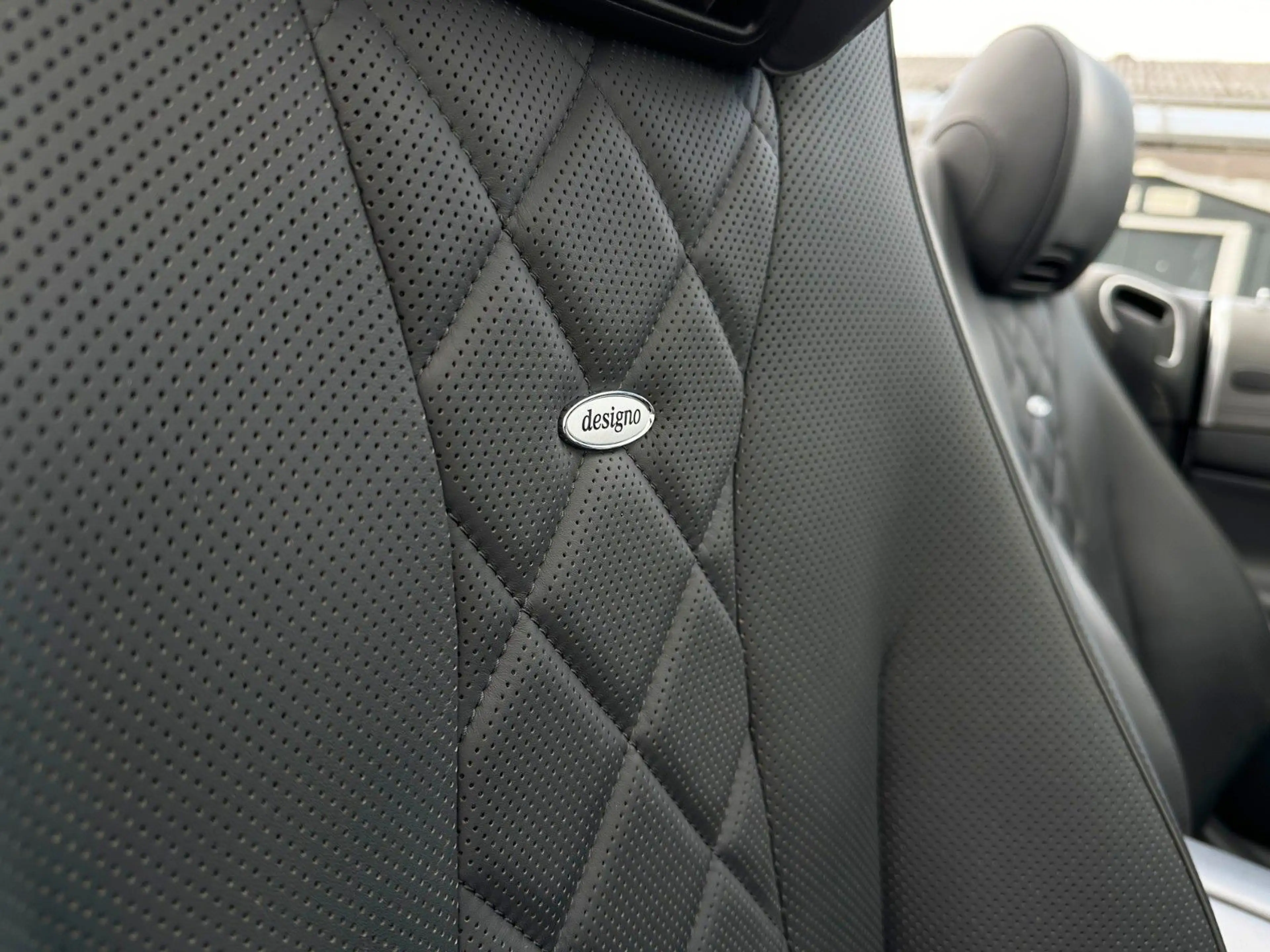 Mercedes-Benz E 450 4M AMG designo EINZELSTÜCK*Massage*SoftCl. — photo 3