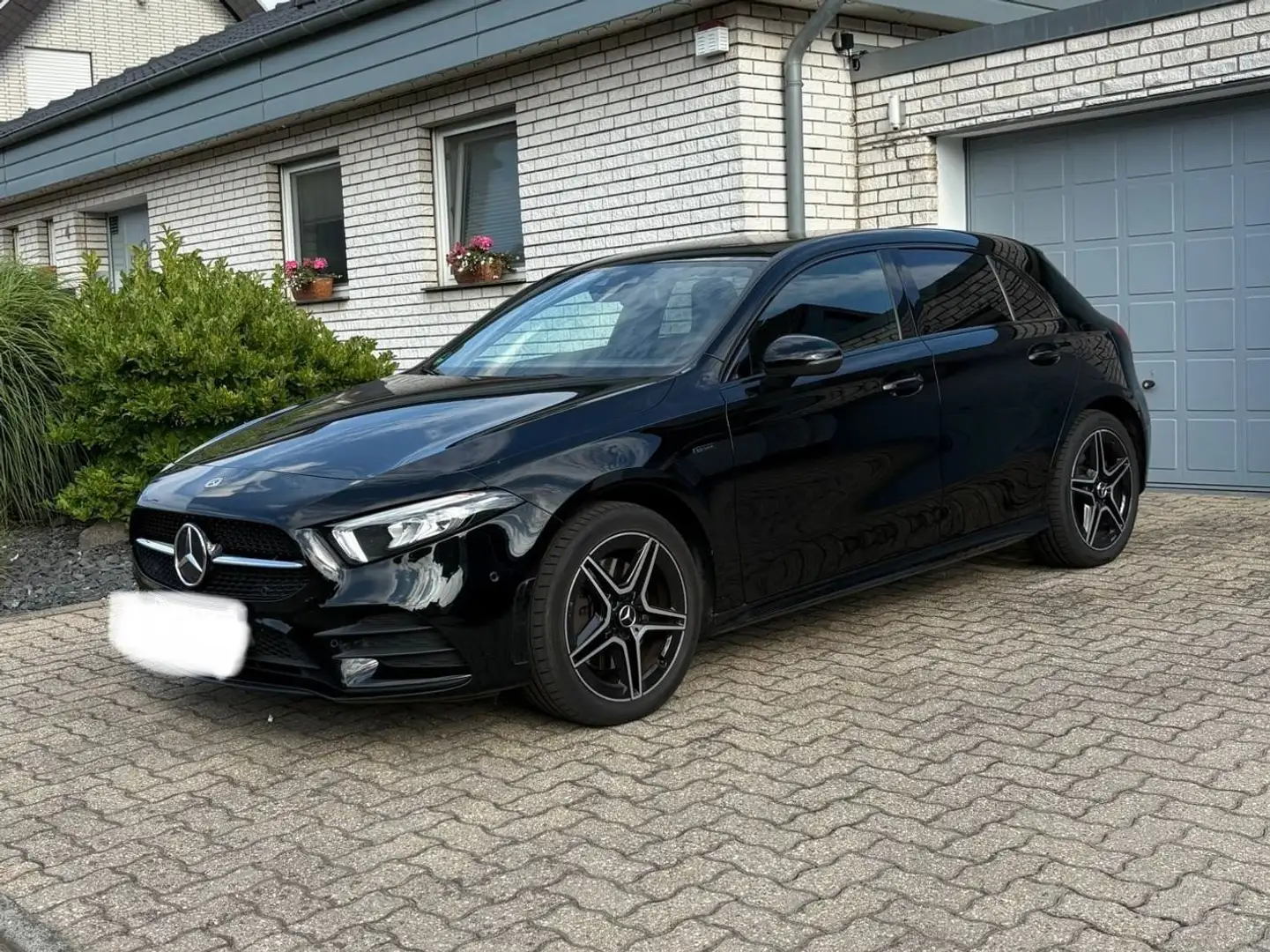 Mercedes-Benz A 250 A-Klasse Plugin Hybrid e 8G-DCT AMG Line Negro - 1