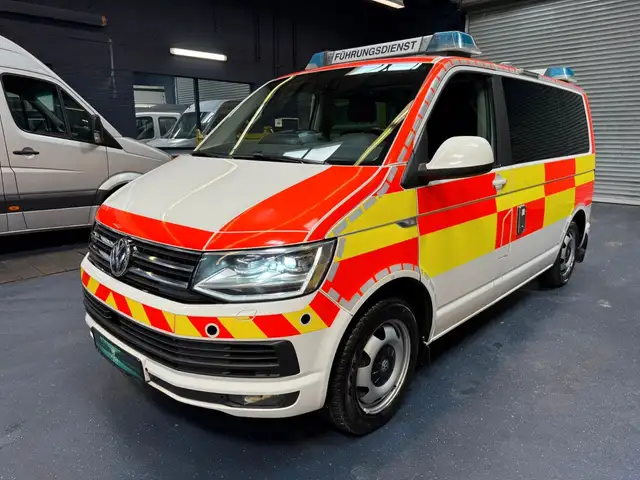 Volkswagen T6 Caravelle 4 Motion Notarzt RTW 4 Sitze STHZ