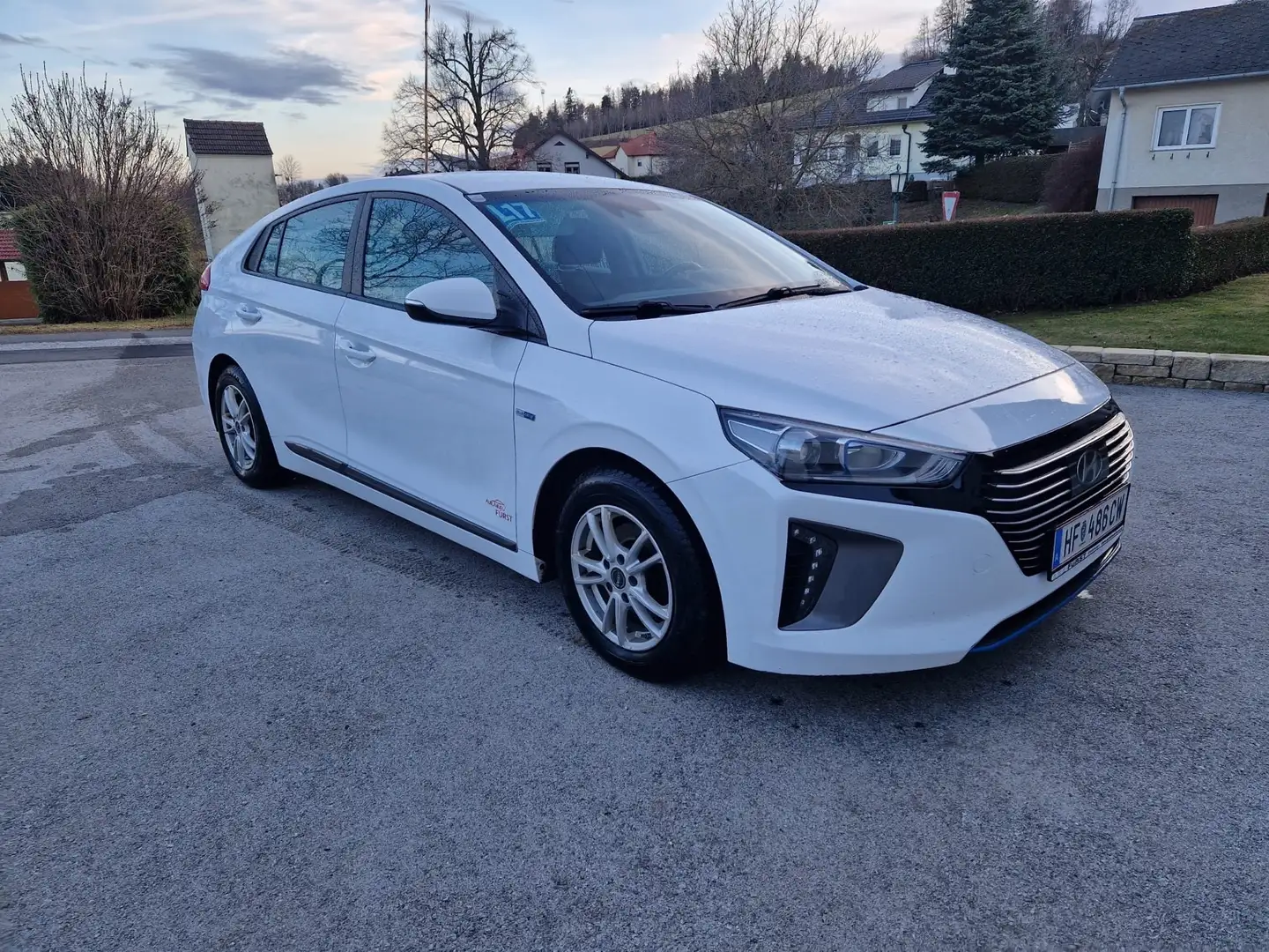 Hyundai IONIQ 1,6 GDi Hybrid Style Biały - 2