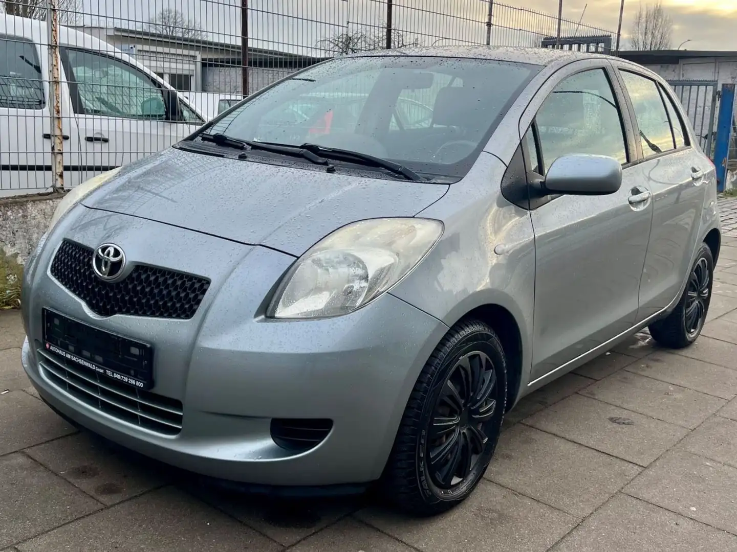 Toyota Yaris Sol / TÜV 08.27 Plateado - 1