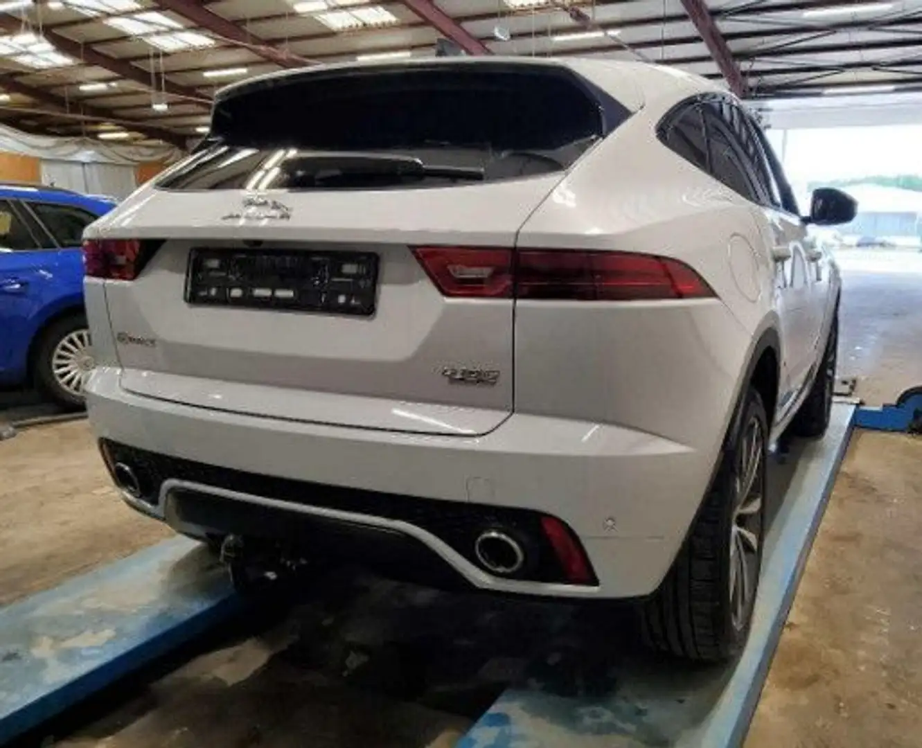 Jaguar E-Pace E-PACE Chequered Flag D180 AWD Aut.*LED*PANO*AHK Blanc - 2