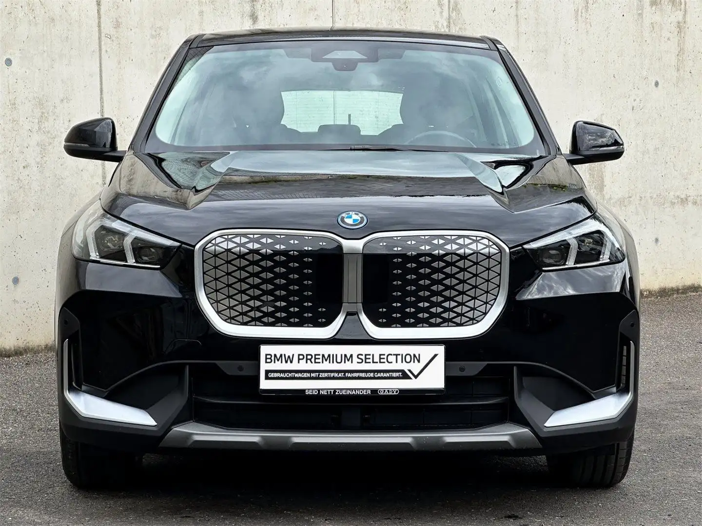 BMW iX1 eDrive20 Schwarz - 2