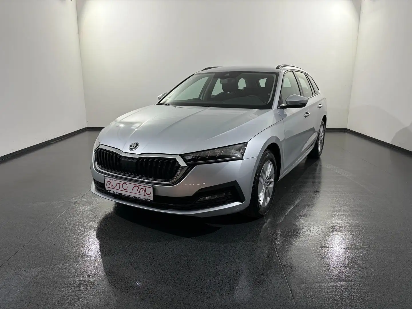 Skoda Octavia Com. 2.0 TDI Ambition Grau - 2