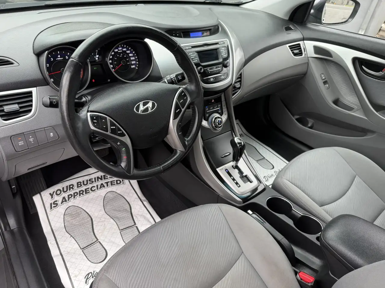 Hyundai ELANTRA fotografie Hyundai ELANTRA
