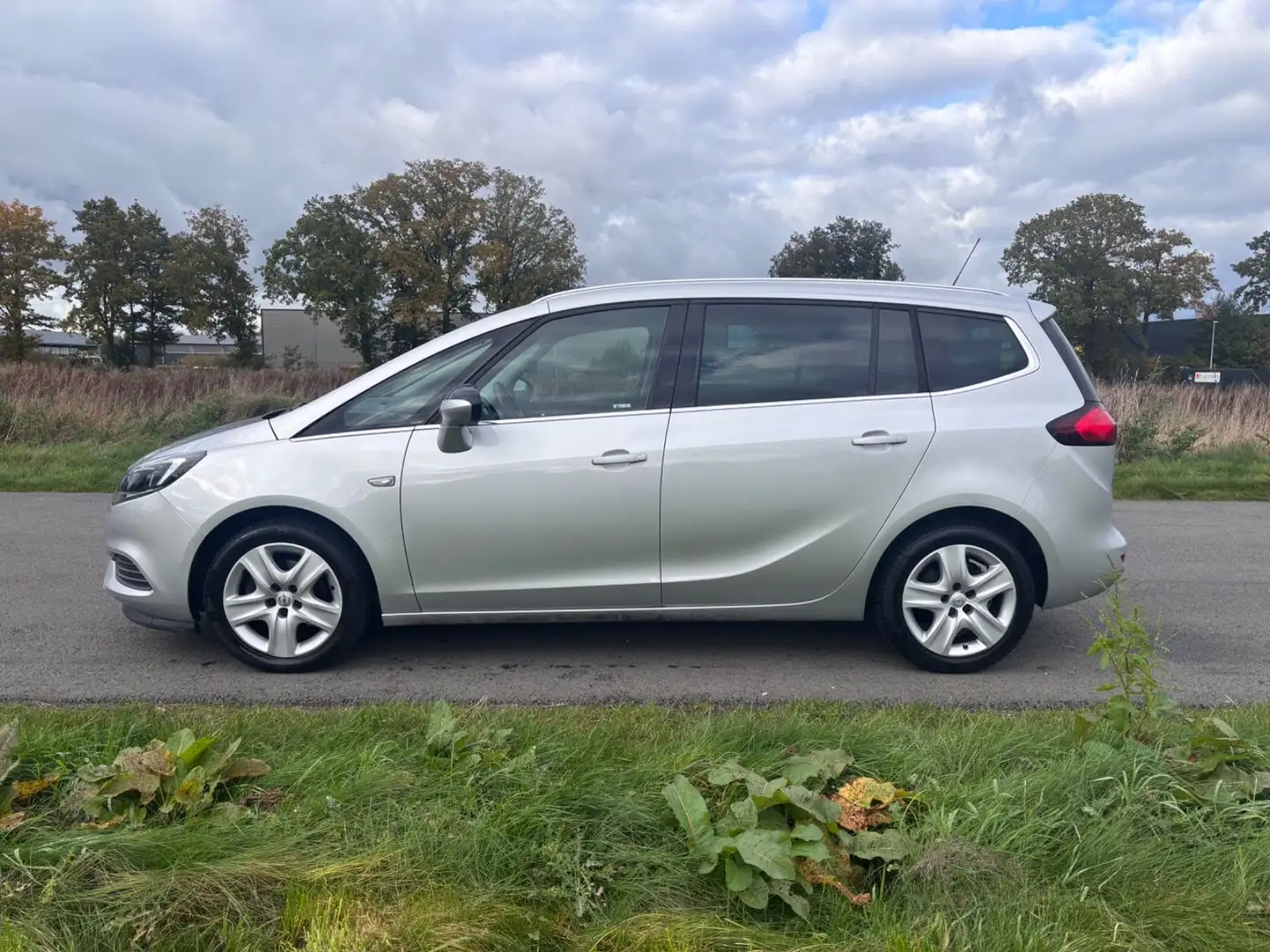 Opel Zafira Tourer 1,6 D-7 Sitz-Eur6-Netto 5950 Silber - 2