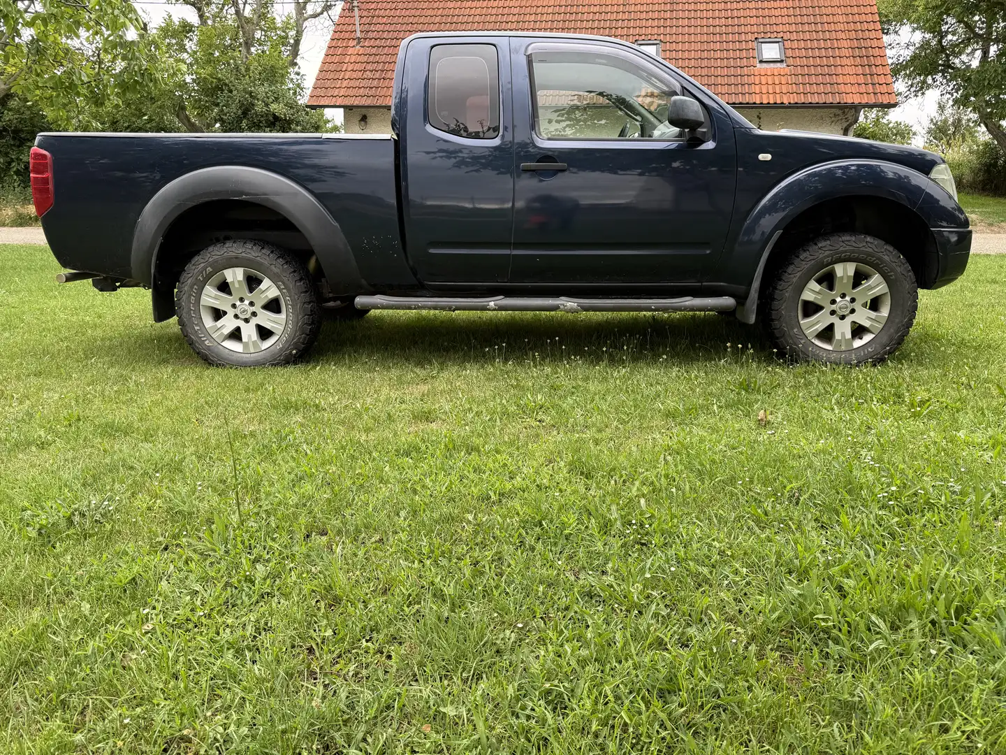 Nissan Navara D40 Blau - 1