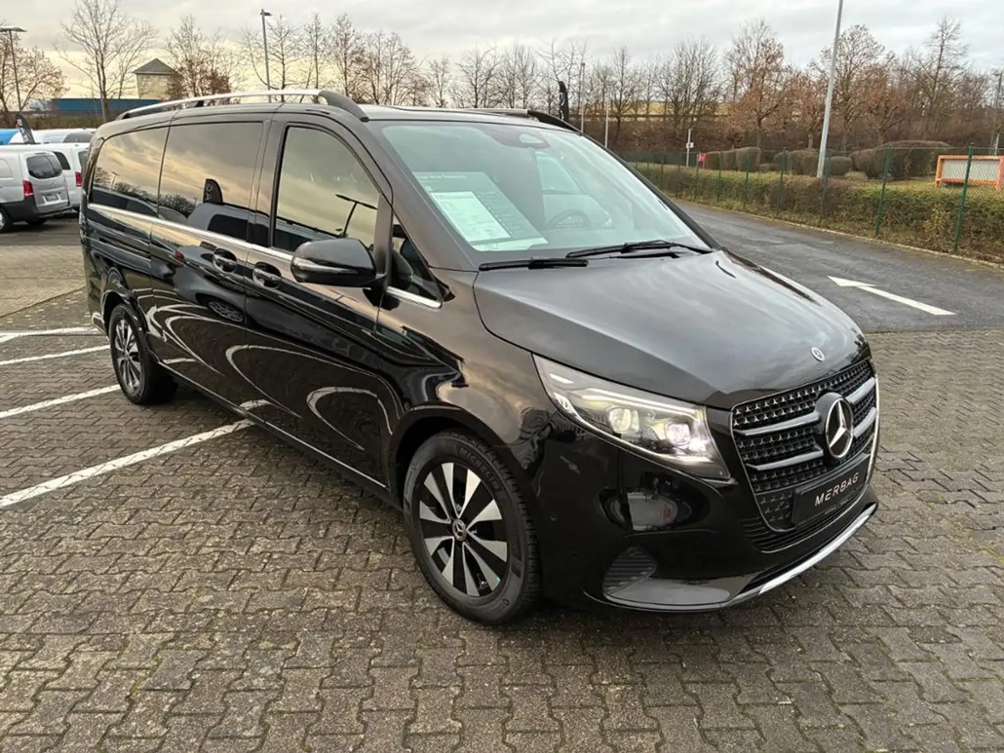 Mercedes-Benz V 300 d AVANTGARDE Extralang ACC Navi SHZ 360 LM Schwarz - 2
