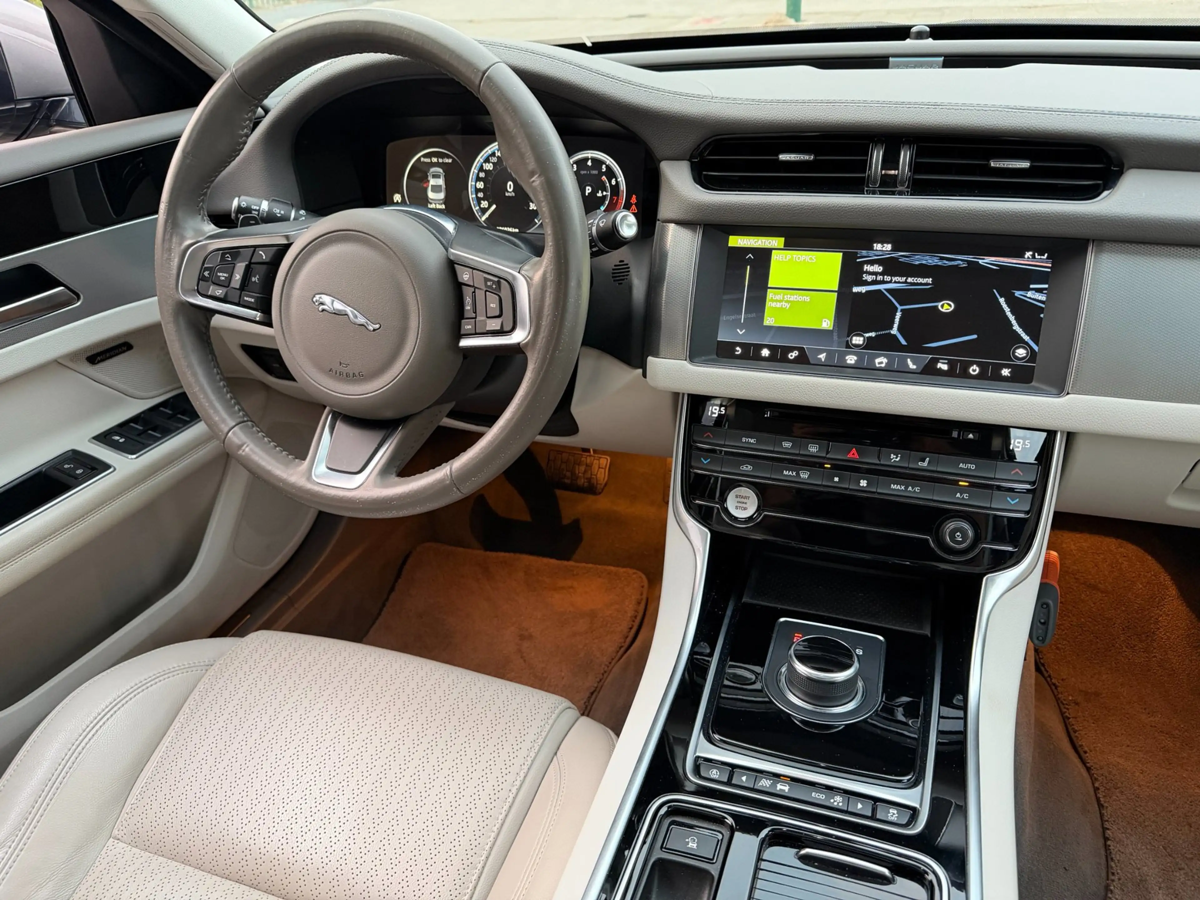 Jaguar XF 2.0 Portfolio|Org NL|Pano — photo 21
