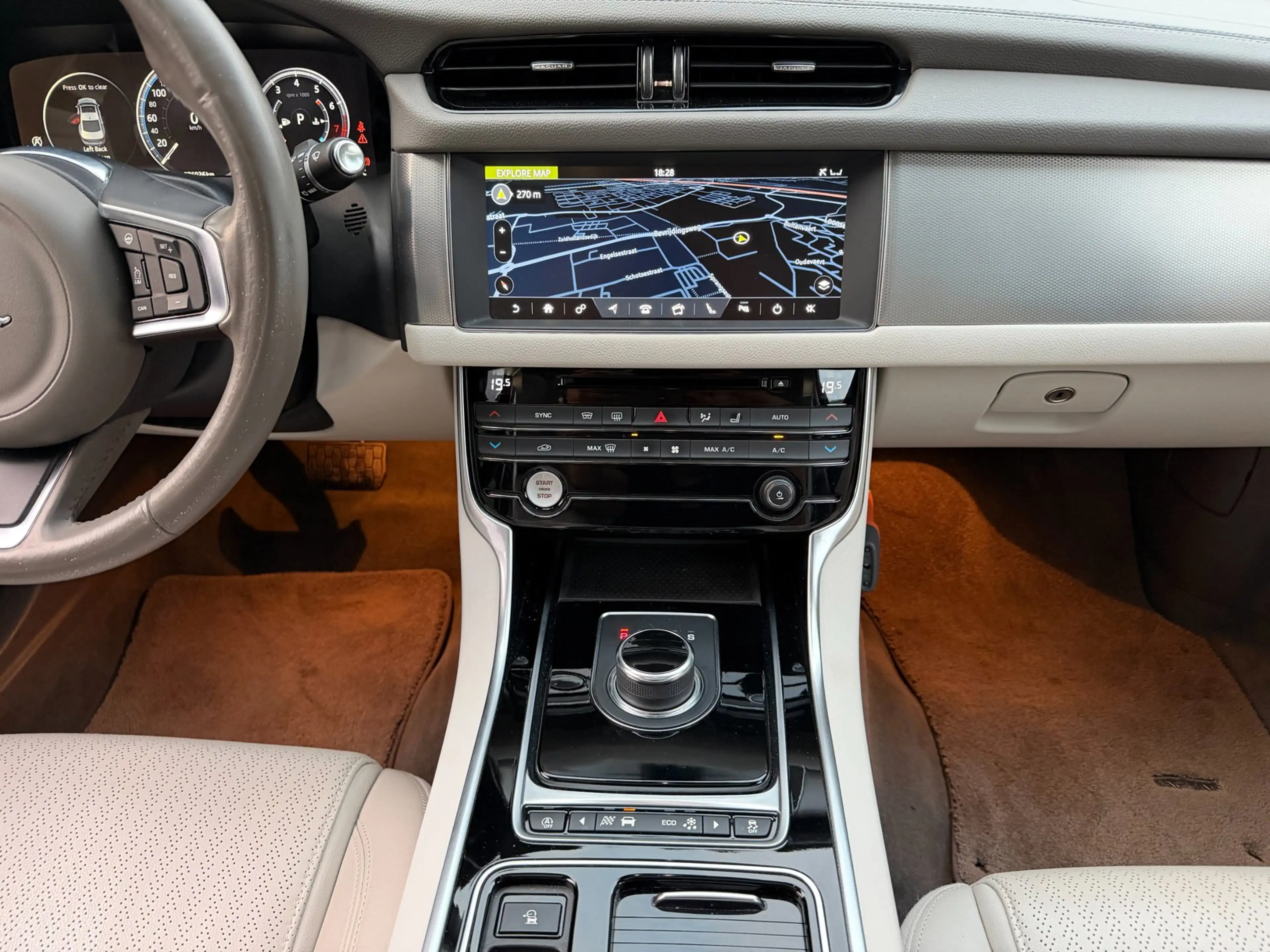 Jaguar XF 2.0 Portfolio|Org NL|Pano — photo 22